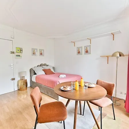 Petit Voltaire Nation Апартаменты