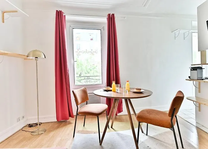 Petit Voltaire Nation Paris