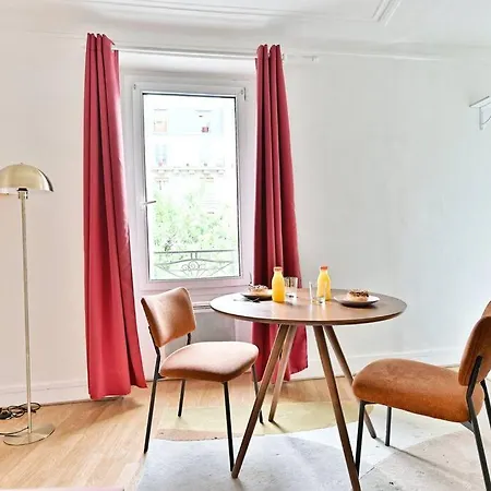 Petit Voltaire Nation Paris