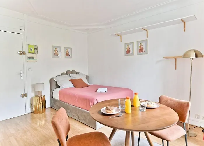 Petit Voltaire Nation Apartament *